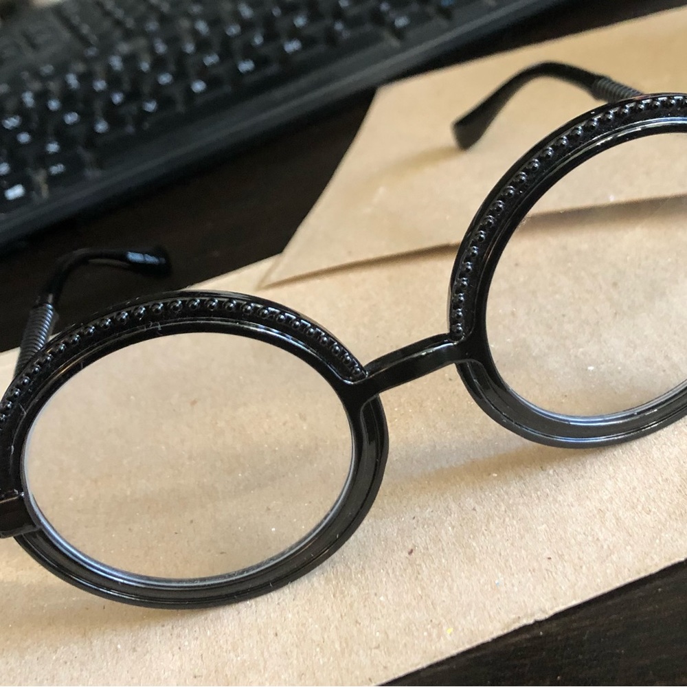 Modern reading glasses, 1.5x magnification, fashion forward style!